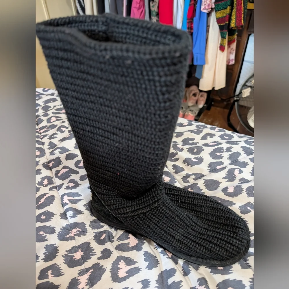 Ugg woman's size 6 classic crochet knit black boots
